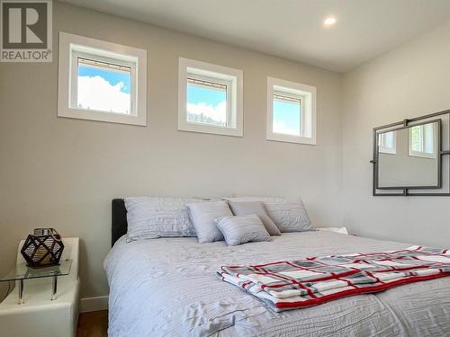 1551 3 Highway E, Osoyoos, BC - Indoor Photo Showing Bedroom