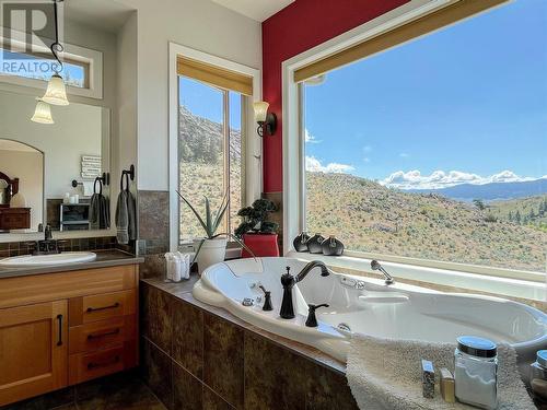 1551 3 Highway E, Osoyoos, BC - Indoor Photo Showing Bathroom