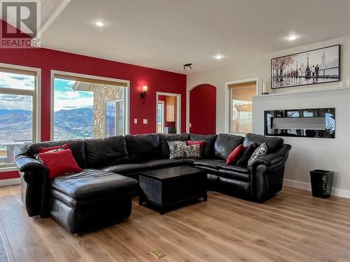 1551 3 Highway E, Osoyoos, BC - Indoor Photo Showing Living Room