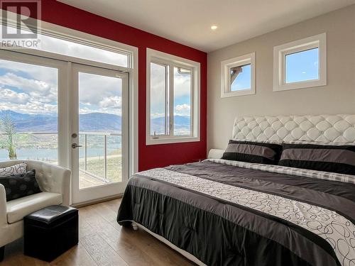 1551 3 Highway E, Osoyoos, BC - Indoor Photo Showing Bedroom