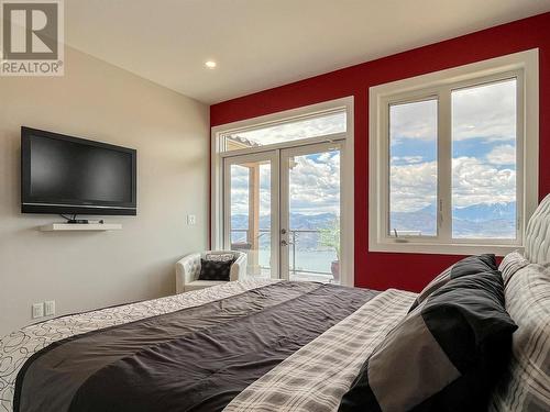 1551 3 Highway E, Osoyoos, BC - Indoor Photo Showing Bedroom