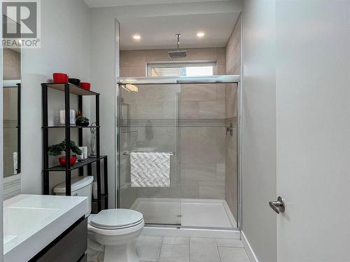 1551 3 Highway E, Osoyoos, BC - Indoor Photo Showing Bathroom