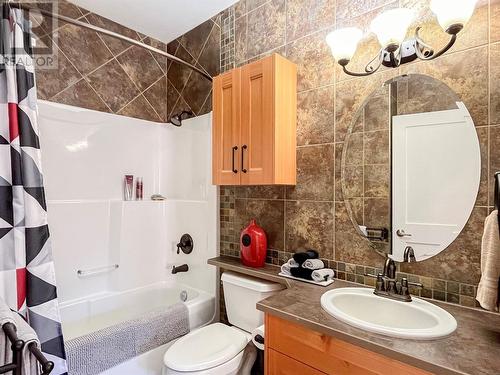 1551 3 Highway E, Osoyoos, BC - Indoor Photo Showing Bathroom
