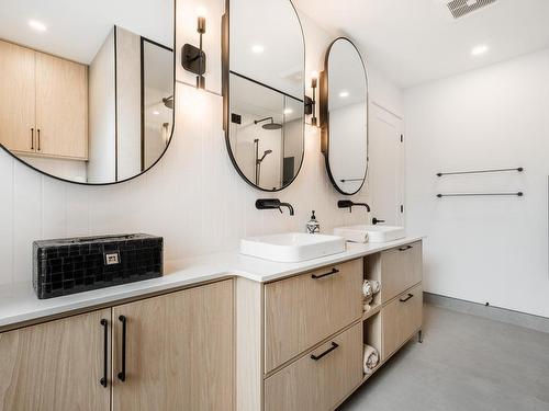 Ensuite bathroom - 130 Rue De La Rotonde, Montréal (Verdun/Île-Des-Soeurs), QC - Indoor Photo Showing Bathroom