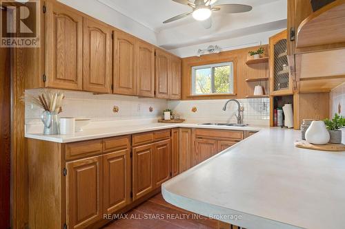 61 Francis Street E, Kawartha Lakes, ON - Indoor Photo Showing Kitchen