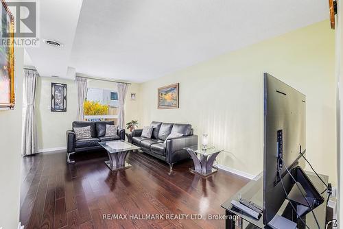 77 Jenny Wrenway, Toronto, ON - Indoor Photo Showing Living Room