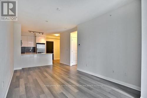 415 - 5033 Four Springs Avenue, Mississauga, ON - Indoor Photo Showing Kitchen