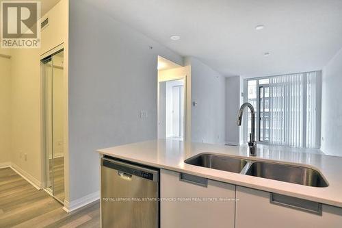 415 - 5033 Four Springs Avenue, Mississauga, ON - Indoor Photo Showing Kitchen With Double Sink