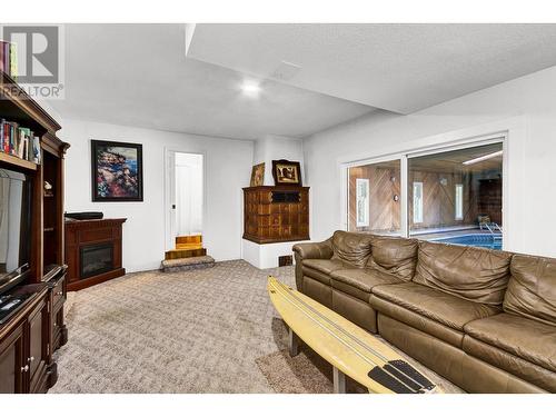 5675 Moriarty Crescent, Prince George, BC - Indoor Photo Showing Living Room