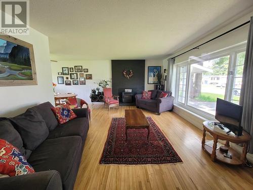4831 Scott Avenue, Terrace, BC - Indoor Photo Showing Living Room