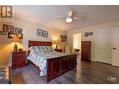 450 River  W Drive, Christina Lake, BC - Indoor Photo Showing Bedroom