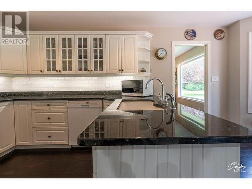 450 River  W Drive, Christina Lake, BC - Indoor Photo Showing Kitchen