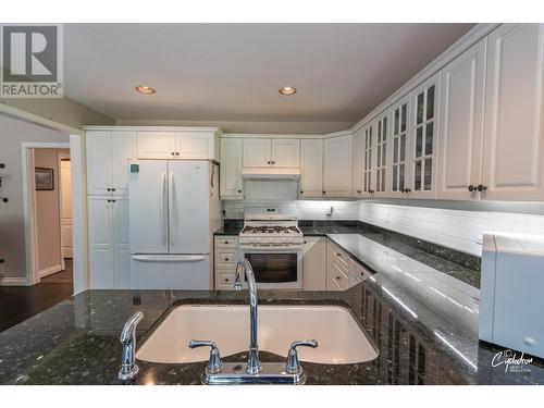 450 River  W Drive, Christina Lake, BC - Indoor Photo Showing Kitchen