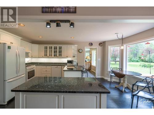 450 River  W Drive, Christina Lake, BC - Indoor Photo Showing Kitchen