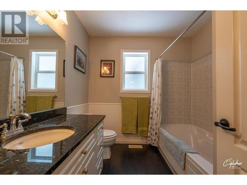 450 River  W Drive, Christina Lake, BC - Indoor Photo Showing Bathroom