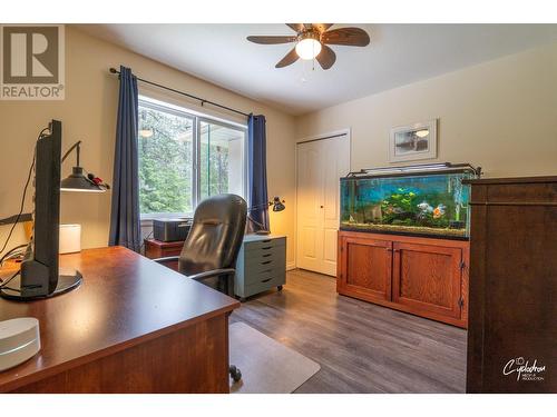 450 River  W Drive, Christina Lake, BC - Indoor Photo Showing Office