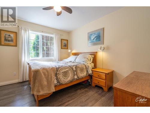 450 River  W Drive, Christina Lake, BC - Indoor Photo Showing Bedroom