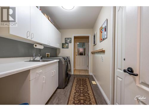 450 River  W Drive, Christina Lake, BC - Indoor Photo Showing Laundry Room