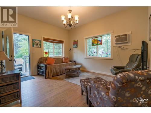 450 River  W Drive, Christina Lake, BC - Indoor Photo Showing Living Room