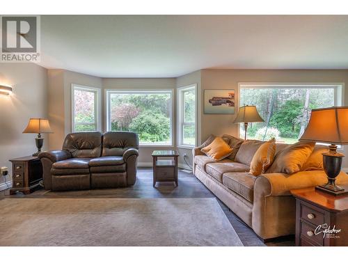 450 River  W Drive, Christina Lake, BC - Indoor Photo Showing Living Room