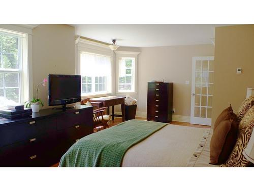 6016 Athelston-Hartford Road, Grand Forks, BC - Indoor Photo Showing Bedroom