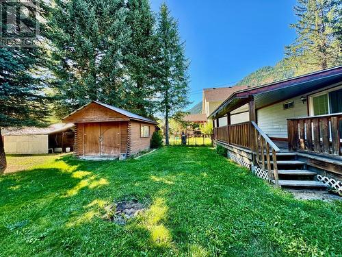 901 Eighth Street, Salmo, BC - Outdoor