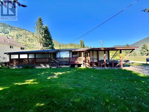 901 Eighth Street, Salmo, BC - Outdoor With Deck Patio Veranda