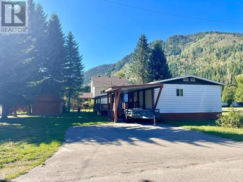 901 Eighth Street, Salmo, BC - Outdoor