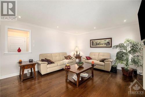 158 Lily Pond Street, Ottawa, ON - Indoor Photo Showing Living Room