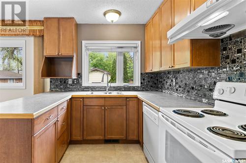1522 Vickies Avenue, Saskatoon, SK - Indoor Photo Showing Kitchen With Double Sink