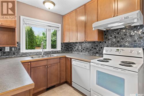 1522 Vickies Avenue, Saskatoon, SK - Indoor Photo Showing Kitchen With Double Sink