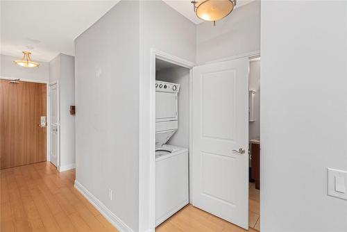 88 Broadway Avenue|Unit #304, Toronto, ON - Indoor Photo Showing Laundry Room
