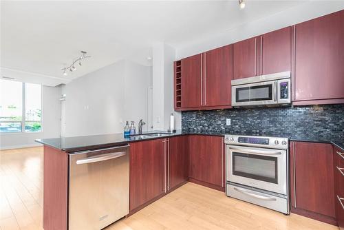 88 Broadway Avenue|Unit #304, Toronto, ON - Indoor Photo Showing Kitchen