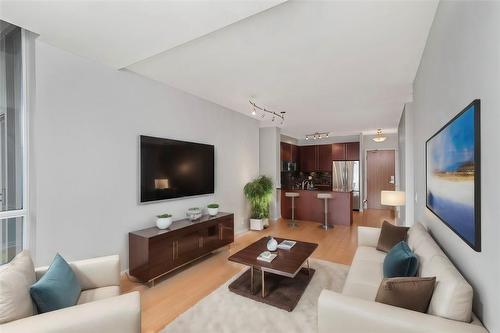 88 Broadway Avenue|Unit #304, Toronto, ON - Indoor Photo Showing Living Room