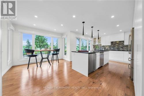 1901 River Road E, Haldimand, ON - Indoor Photo Showing Kitchen With Upgraded Kitchen