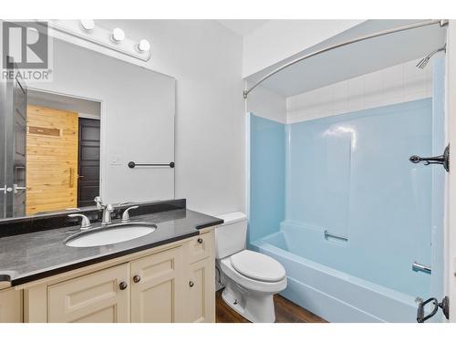 8813 Sunflower Place, Coldstream, BC - Indoor Photo Showing Bathroom