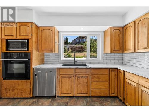 8813 Sunflower Place, Coldstream, BC - Indoor Photo Showing Kitchen