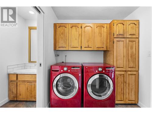 8813 Sunflower Place, Coldstream, BC - Indoor Photo Showing Laundry Room