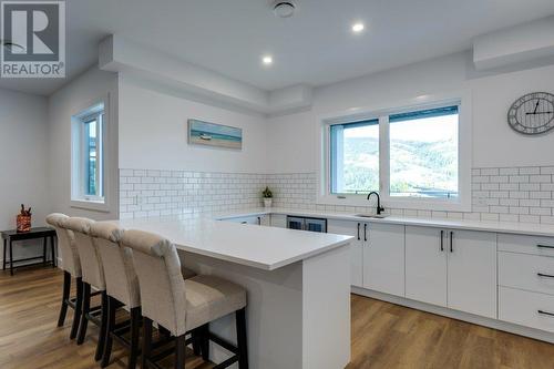 927 Carnoustie Drive, Kelowna, BC - Indoor Photo Showing Kitchen With Upgraded Kitchen