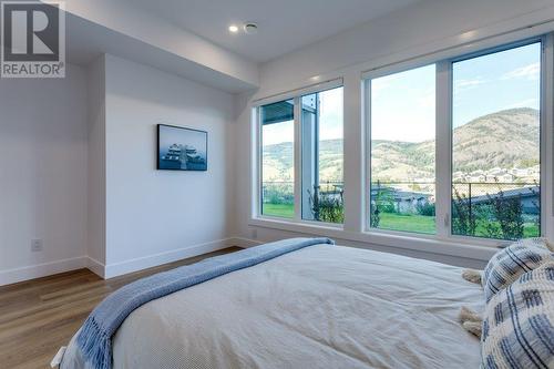 927 Carnoustie Drive, Kelowna, BC - Indoor Photo Showing Bedroom