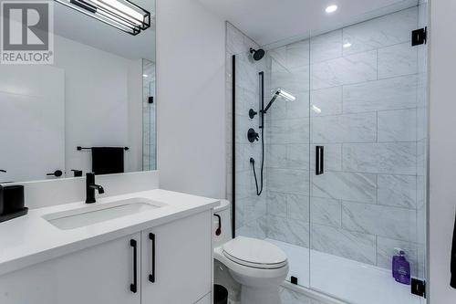 927 Carnoustie Drive, Kelowna, BC - Indoor Photo Showing Bathroom