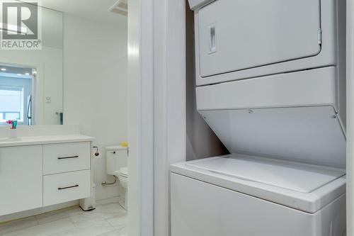 927 Carnoustie Drive, Kelowna, BC - Indoor Photo Showing Laundry Room