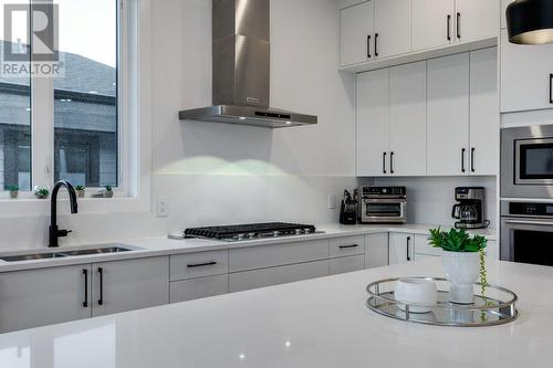 927 Carnoustie Drive, Kelowna, BC - Indoor Photo Showing Kitchen With Double Sink With Upgraded Kitchen