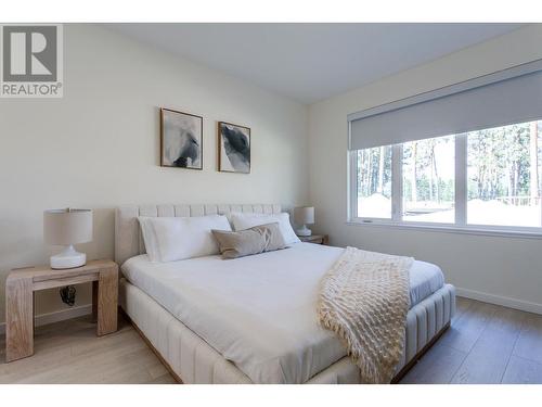 1979 Country Club Drive Unit# 10, Kelowna, BC - Indoor Photo Showing Living Room