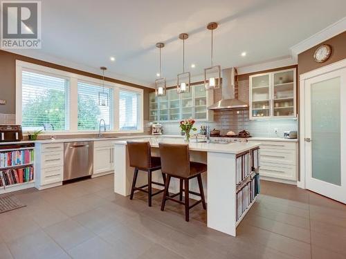 4000 Saturna Ave, Powell River, BC - Indoor Photo Showing Kitchen With Upgraded Kitchen