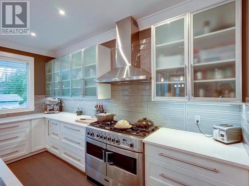 4000 Saturna Ave, Powell River, BC - Indoor Photo Showing Kitchen With Upgraded Kitchen