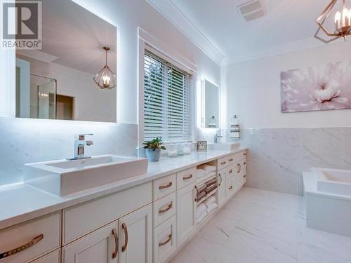 4000 Saturna Ave, Powell River, BC - Indoor Photo Showing Bathroom