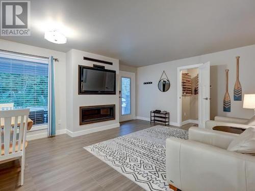 4000 Saturna Ave, Powell River, BC - Indoor Photo Showing Living Room With Fireplace