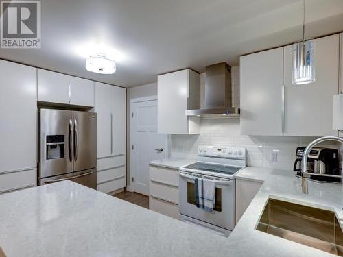 4000 Saturna Ave, Powell River, BC - Indoor Photo Showing Kitchen