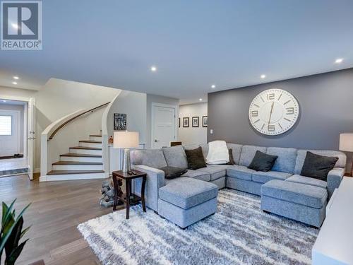 4000 Saturna Ave, Powell River, BC - Indoor Photo Showing Living Room